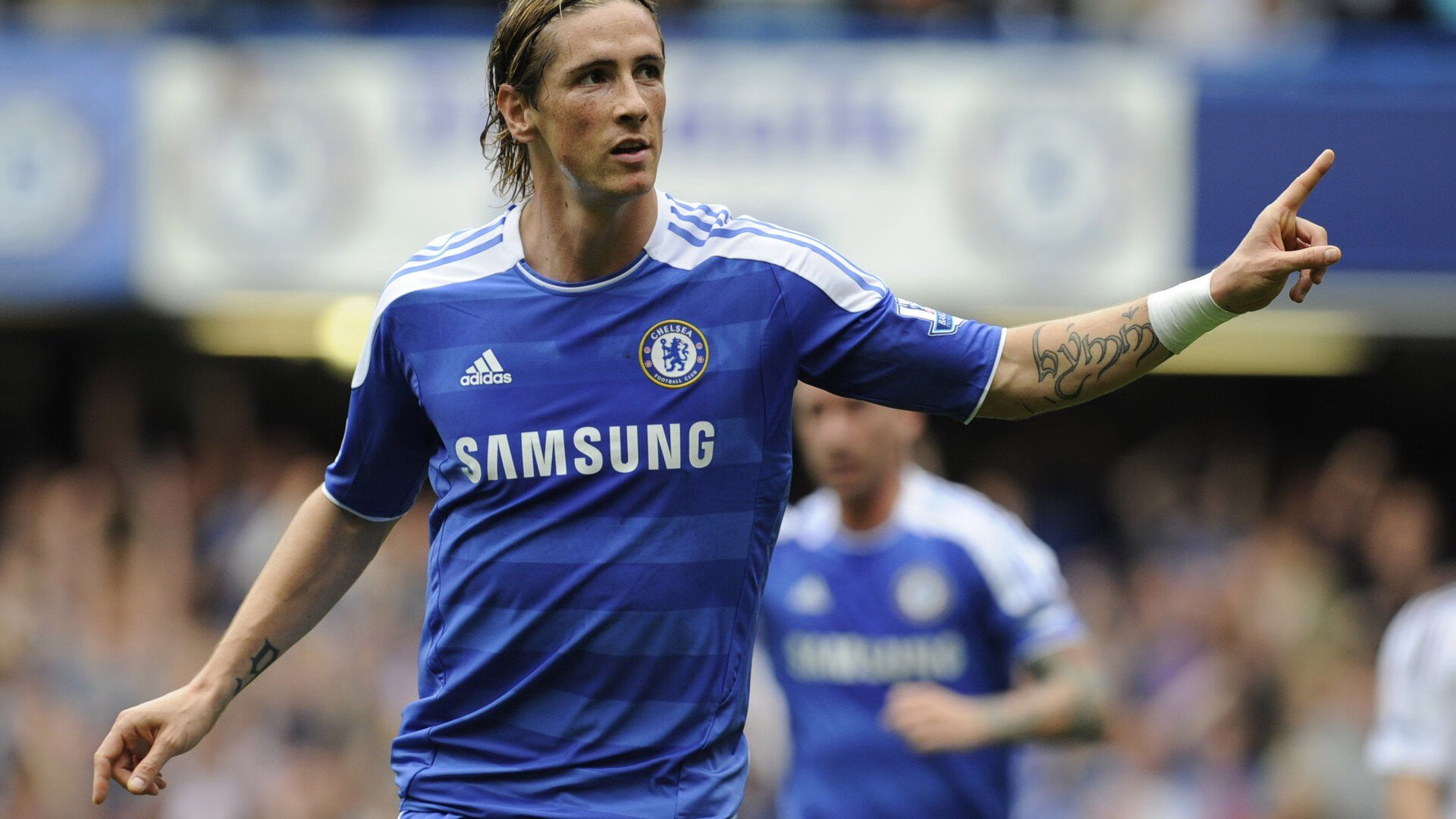 中国队后程发力逆转对手引爆赛场,中国队后腰是谁