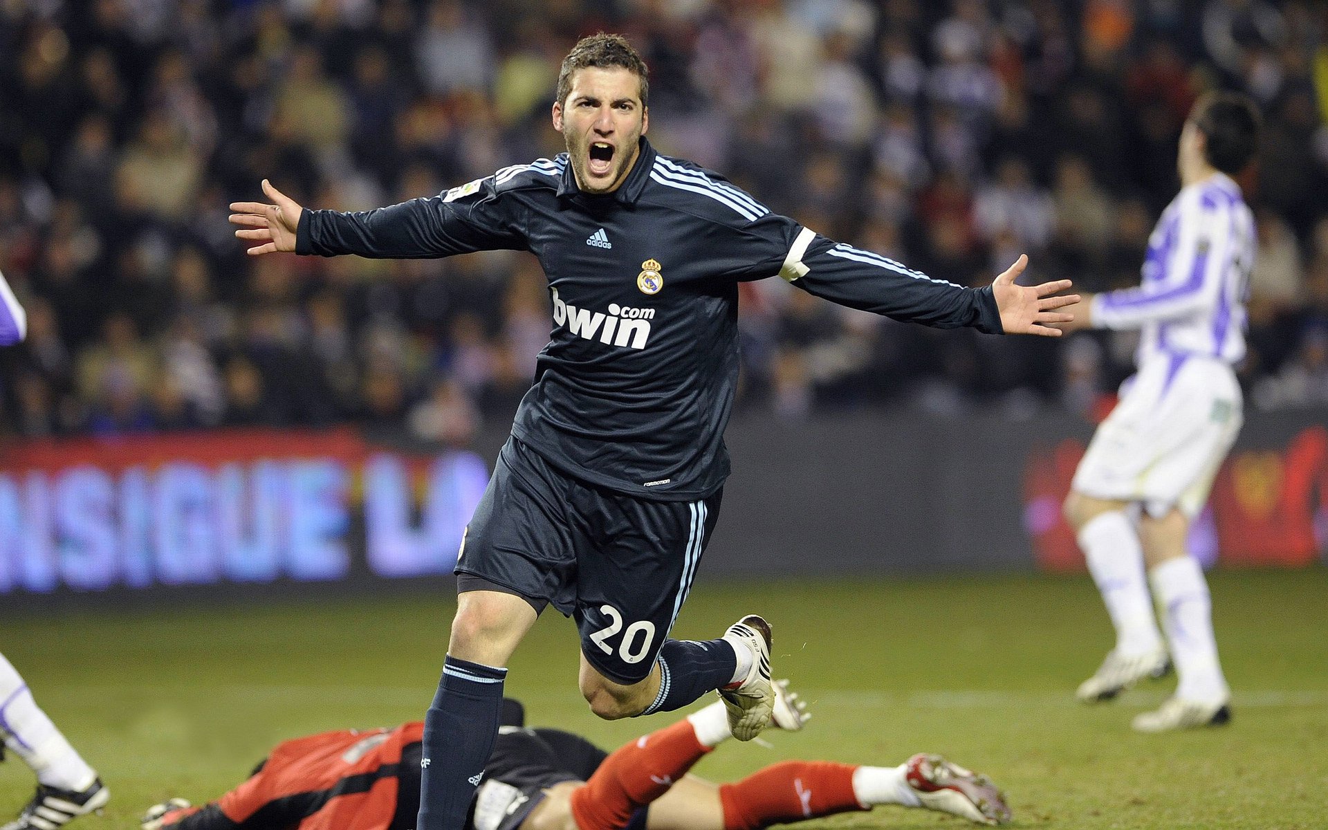 美洲杯激情四溢：逆境中迎难而上！，美洲 杯