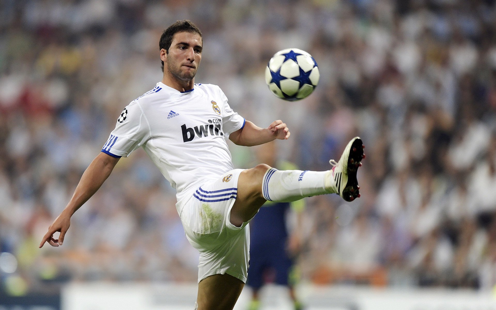 詹姆斯迎来生涯第两千场比赛，詹姆斯生涯第二场比赛